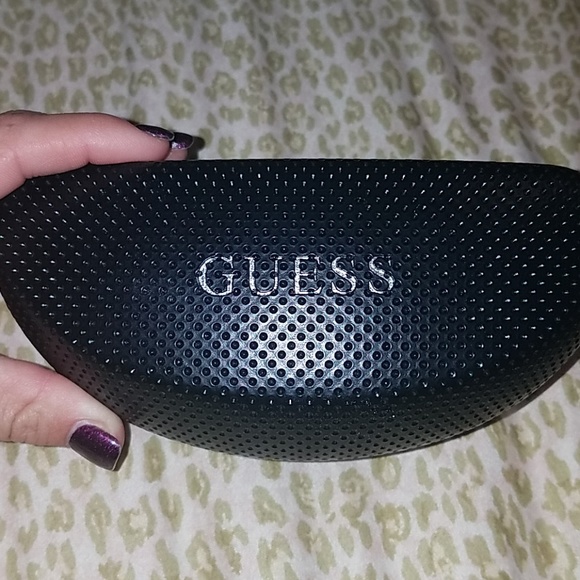 Guess Sunglasses (no lenses) - Picture 5 of 6